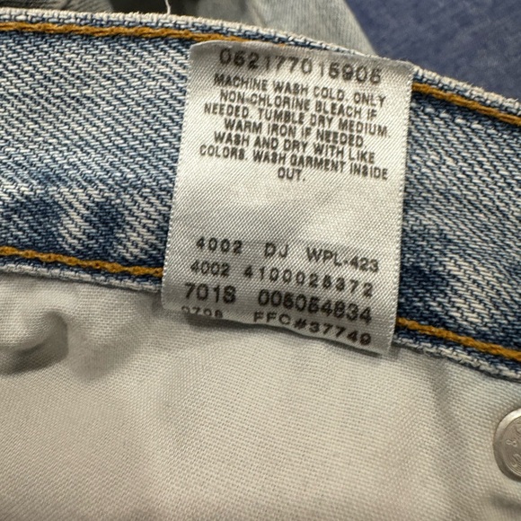 Vintage Levi's Men's Classic Light Blue Straight Jeans - Picture 15 of 16